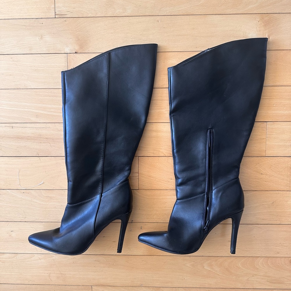Black calf-high boot